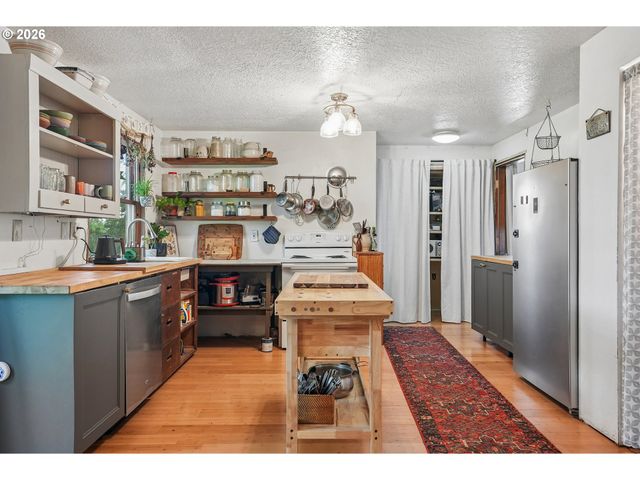 1790 6TH Ave, West Linn, OR 97068