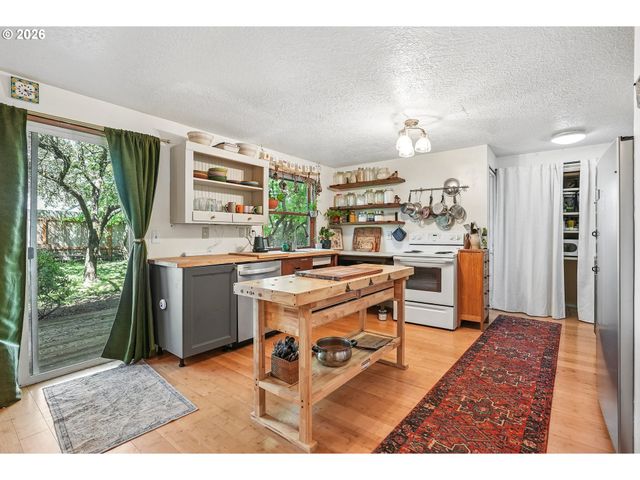 1790 6TH Ave, West Linn, OR 97068