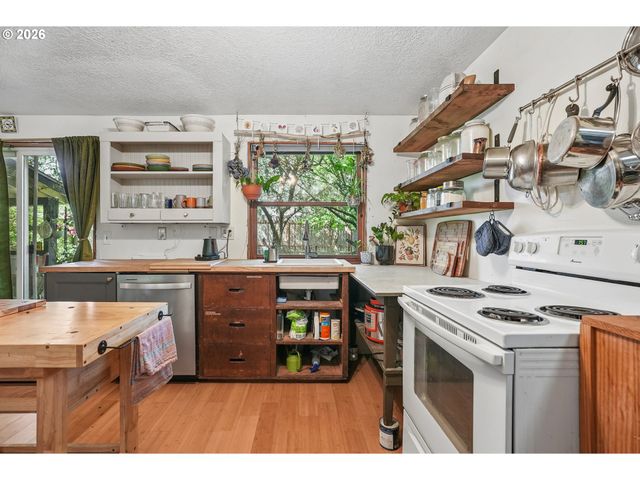 1790 6TH Ave, West Linn, OR 97068
