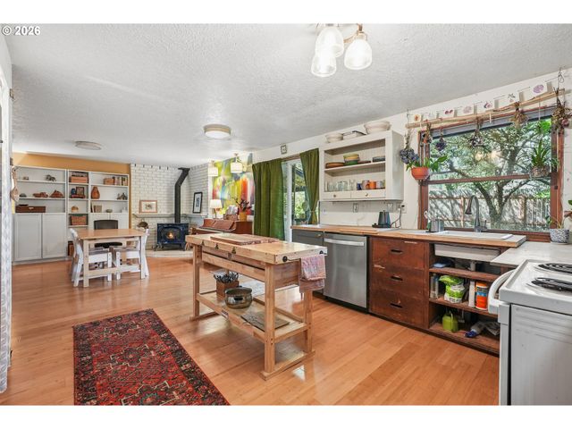 1790 6TH Ave, West Linn, OR 97068