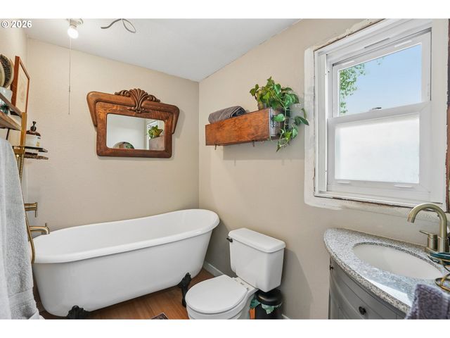 1790 6TH Ave, West Linn, OR 97068