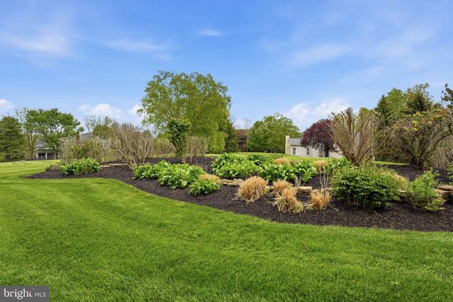 25 ALEXANDERS CT, Newtown, PA 18940