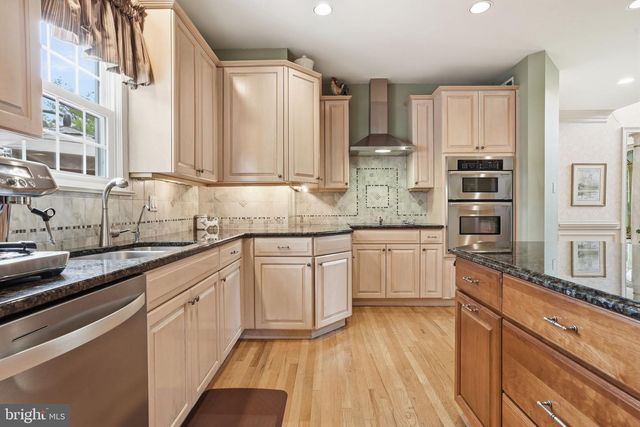 25 ALEXANDERS CT, Newtown, PA 18940