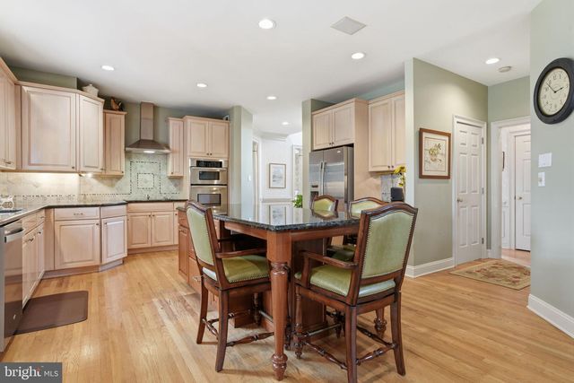 25 ALEXANDERS CT, Newtown, PA 18940