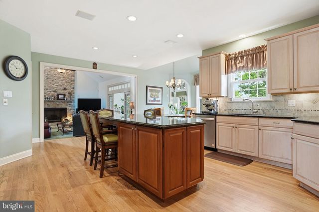 25 ALEXANDERS CT, Newtown, PA 18940