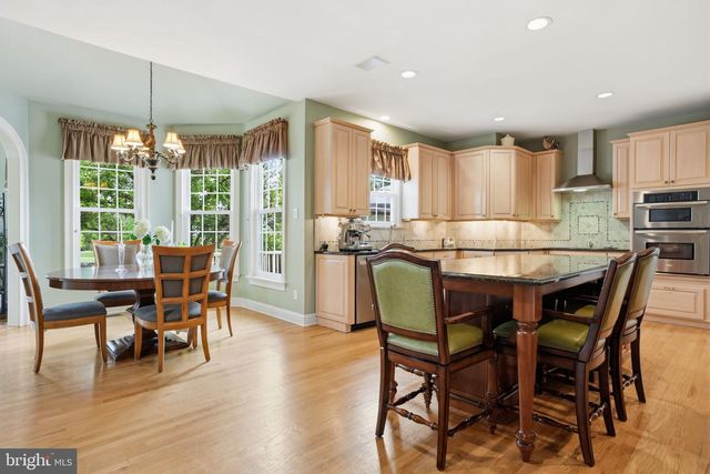 25 ALEXANDERS CT, Newtown, PA 18940