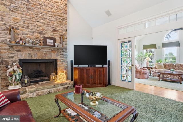 25 ALEXANDERS CT, Newtown, PA 18940
