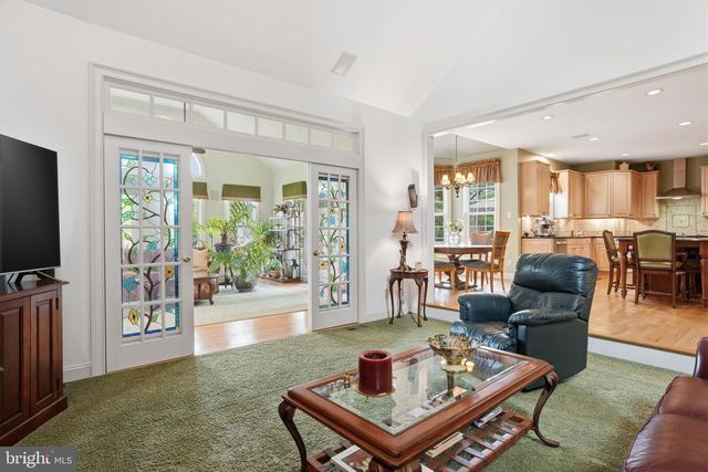 25 ALEXANDERS CT, Newtown, PA 18940