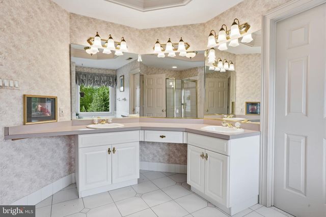 25 ALEXANDERS CT, Newtown, PA 18940