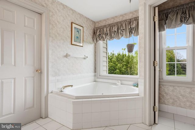 25 ALEXANDERS CT, Newtown, PA 18940