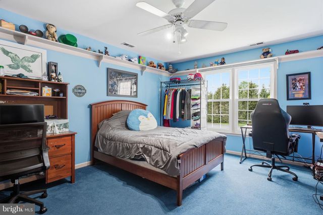 25 ALEXANDERS CT, Newtown, PA 18940