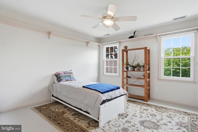 25 ALEXANDERS CT, Newtown, PA 18940