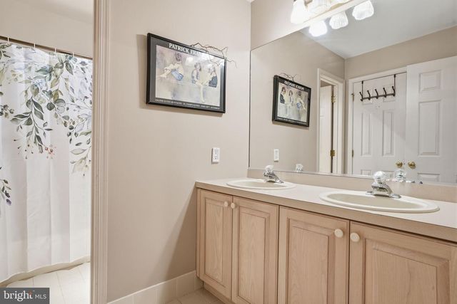 25 ALEXANDERS CT, Newtown, PA 18940