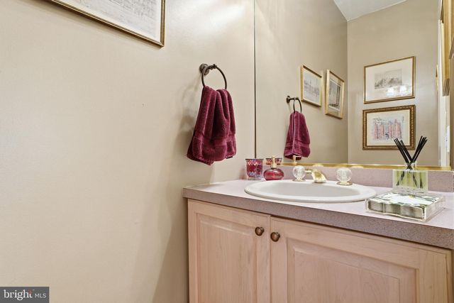 25 ALEXANDERS CT, Newtown, PA 18940