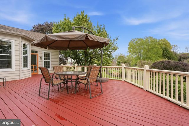 25 ALEXANDERS CT, Newtown, PA 18940