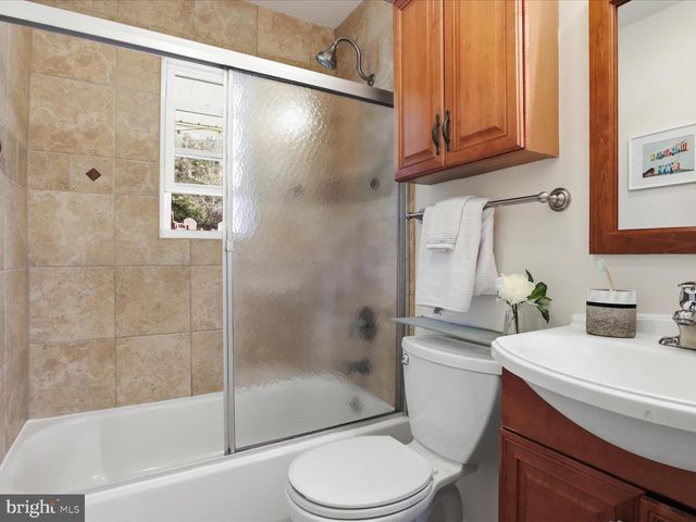 3955 TANEY AVE, Alexandria, VA 22304