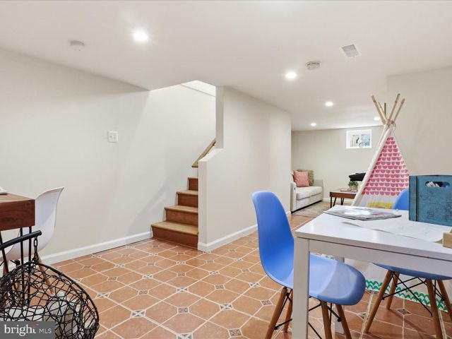 3955 TANEY AVE, Alexandria, VA 22304