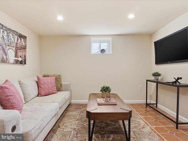 3955 TANEY AVE, Alexandria, VA 22304