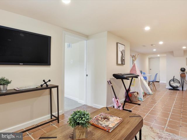 3955 TANEY AVE, Alexandria, VA 22304