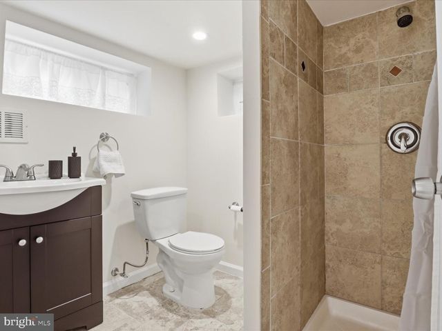 3955 TANEY AVE, Alexandria, VA 22304