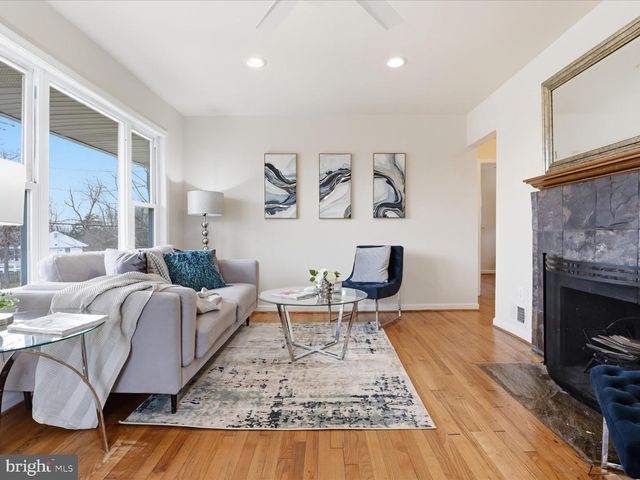 3955 TANEY AVE, Alexandria, VA 22304