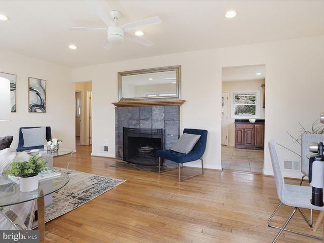 3955 TANEY AVE, Alexandria, VA 22304