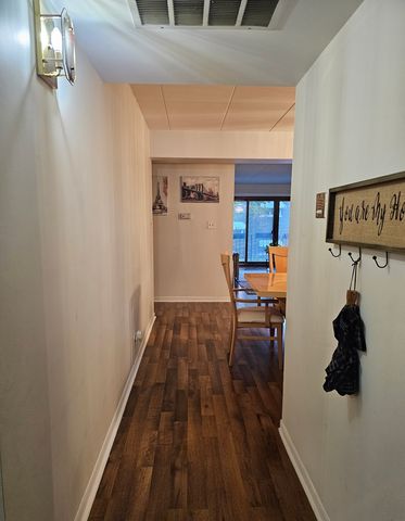 4530 W 93rd Street 1B, Oak Lawn, IL 60453