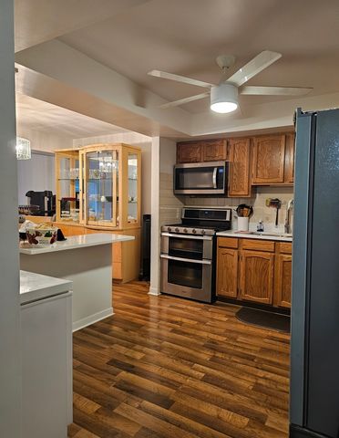 4530 W 93rd Street 1B, Oak Lawn, IL 60453