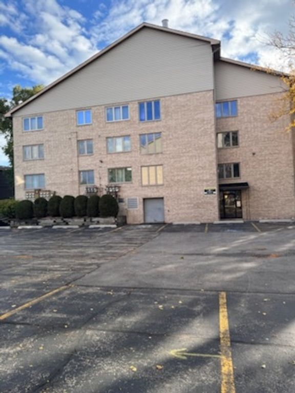 4530 W 93rd Street 1B, Oak Lawn, IL 60453