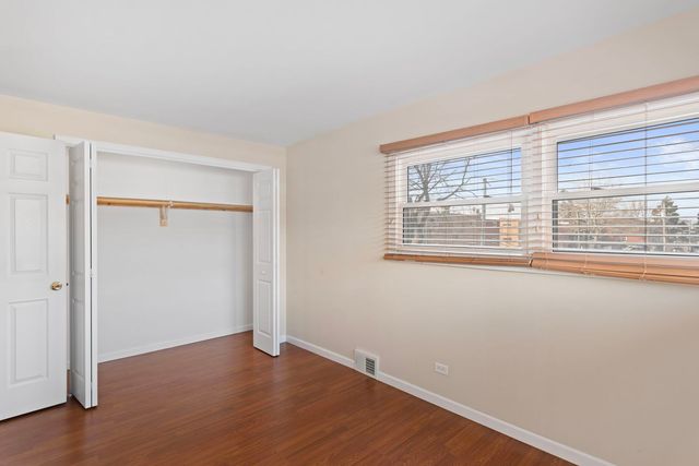 2011 Georgetown Lane, Waukegan, IL 60085