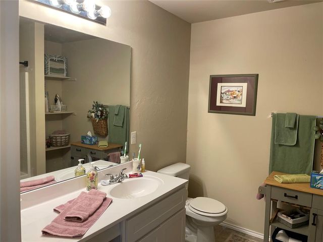 1904 Twisted Oak Court, Shawnee, OK 74804