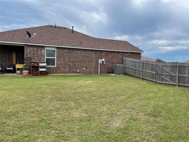 1904 Twisted Oak Court, Shawnee, OK 74804