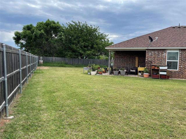 1904 Twisted Oak Court, Shawnee, OK 74804
