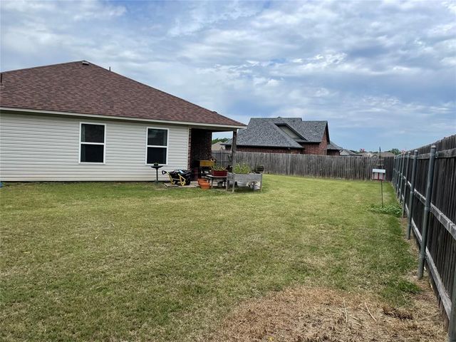 1904 Twisted Oak Court, Shawnee, OK 74804