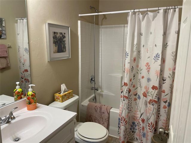 1904 Twisted Oak Court, Shawnee, OK 74804