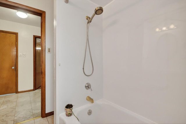 4076 N 90th STREET, Milwaukee, WI 53222