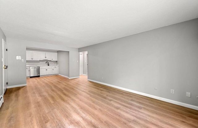 3 Pembroke Dr Unit 15, Derry, NH 03038