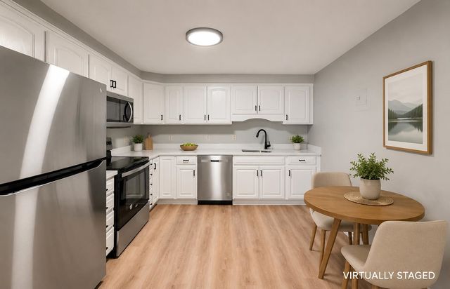 3 Pembroke Dr Unit 15, Derry, NH 03038
