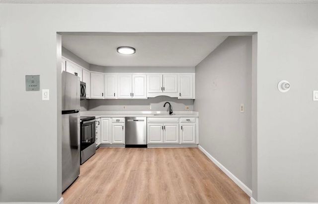 3 Pembroke Dr Unit 15, Derry, NH 03038
