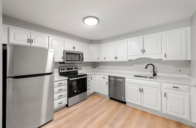 3 Pembroke Dr Unit 15, Derry, NH 03038