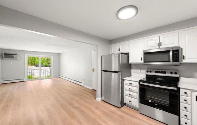 3 Pembroke Dr Unit 15, Derry, NH 03038
