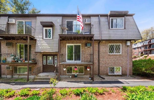 3 Pembroke Dr Unit 15, Derry, NH 03038