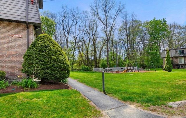 3 Pembroke Dr Unit 15, Derry, NH 03038