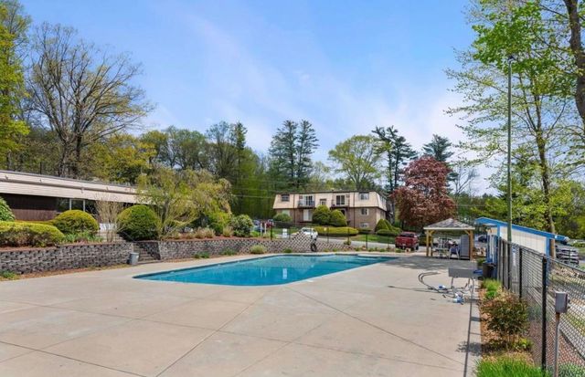 3 Pembroke Dr Unit 15, Derry, NH 03038