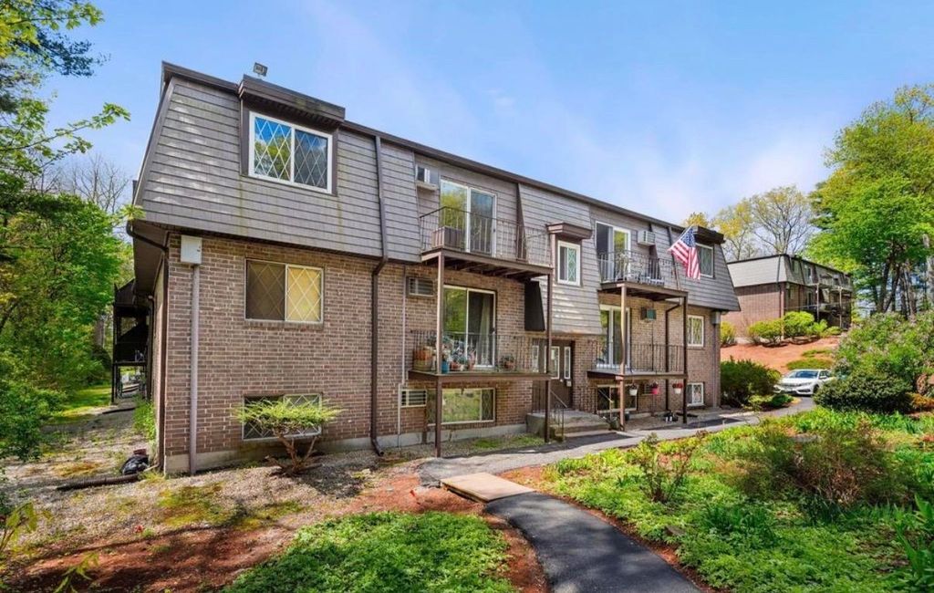 3 Pembroke Dr Unit 15, Derry, NH 03038