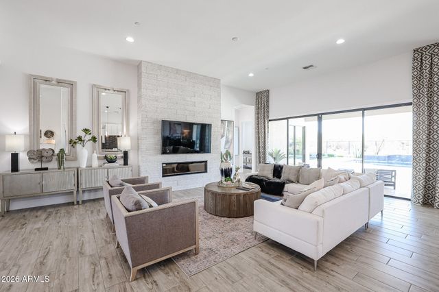 1612 E CREEK CANYON Road, Phoenix, AZ 85086