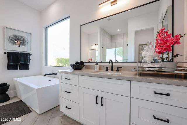 1612 E CREEK CANYON Road, Phoenix, AZ 85086