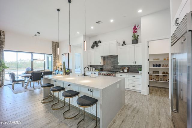 1612 E CREEK CANYON Road, Phoenix, AZ 85086