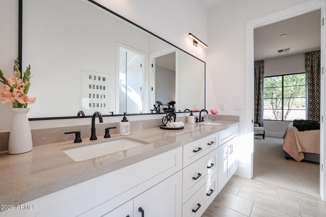 1612 E CREEK CANYON Road, Phoenix, AZ 85086