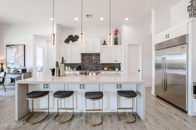 1612 E CREEK CANYON Road, Phoenix, AZ 85086